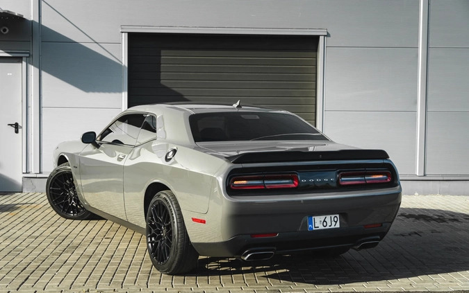 Dodge Challenger cena 126000 przebieg: 130000, rok produkcji 2018 z Chełm małe 781